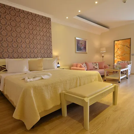 Phoenicia Luxury 4* Нэводари