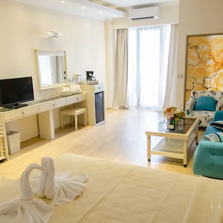 Phoenicia Luxury Отель Нэводари