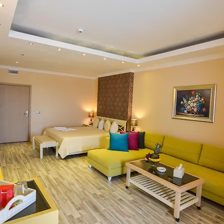Phoenicia Luxury 4* Нэводари