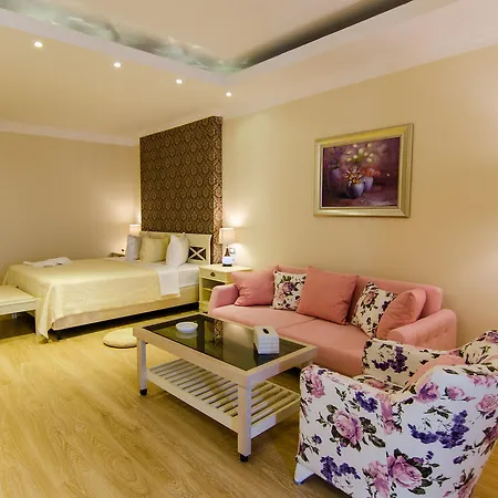 Phoenicia Luxury Нэводари