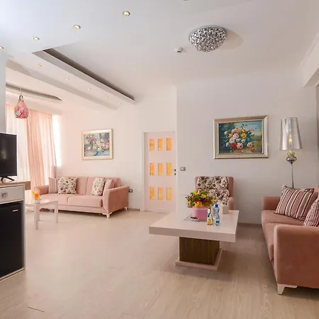 Отель Phoenicia Luxury